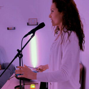 Lucie Luminessence chanteuse thérapeutique