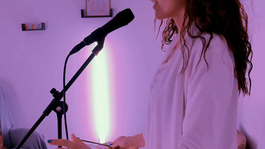 Lucie Luminessence chanteuse thérapeutique